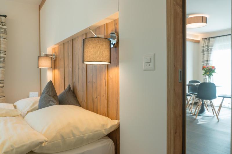 Single Room with Lake View image 1