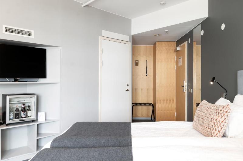 Standard Twin Room image 4