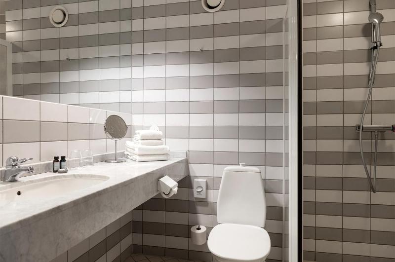 Standard Twin Room image 1
