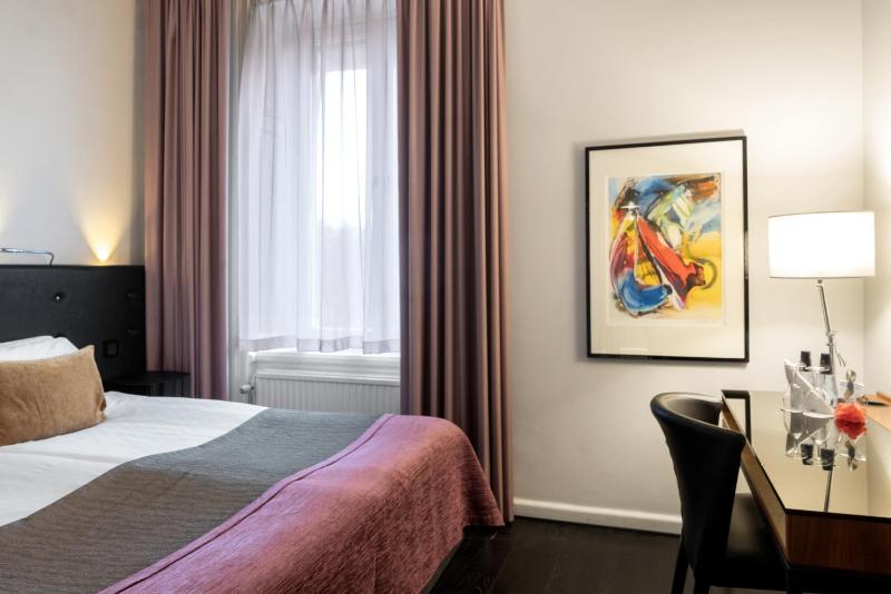 Standard Double Room image 2