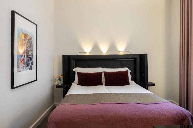 Standard Double Room image 3