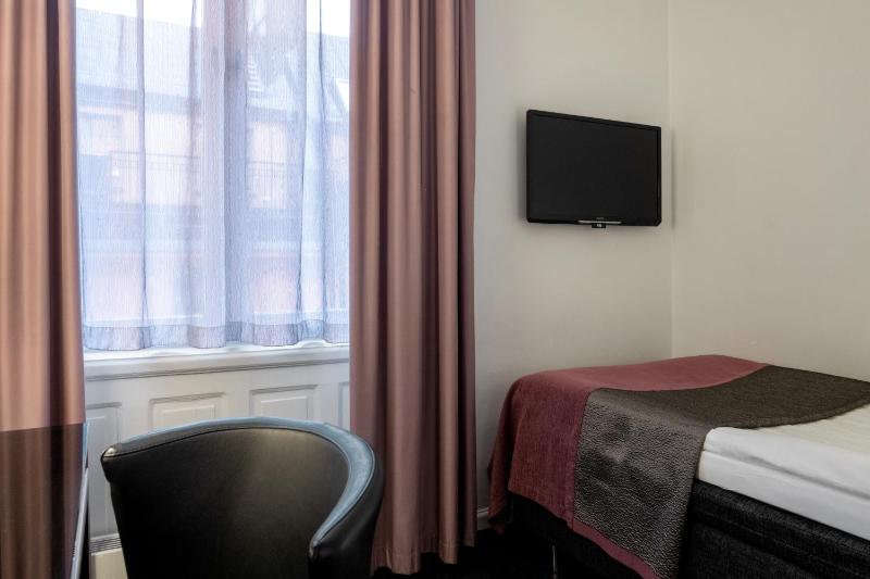 Standard Single Room image 3