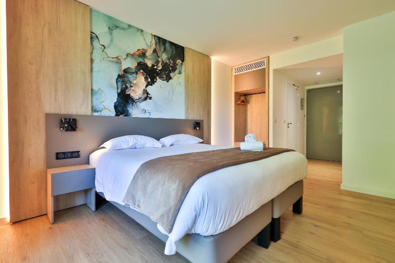 Deluxe Room image 4
