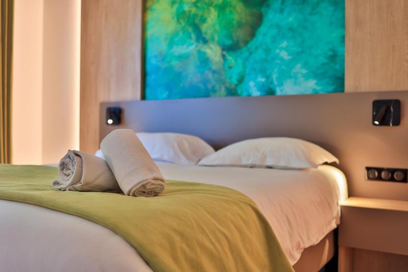 Deluxe Room image 3
