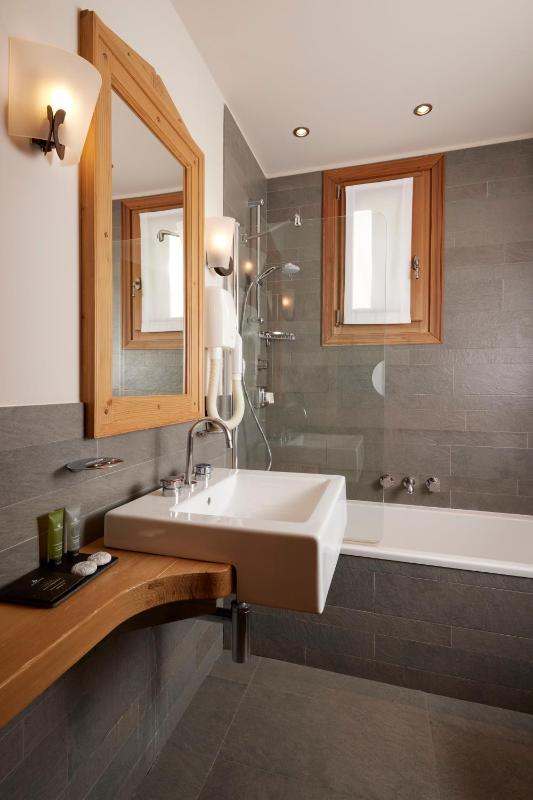 Standard Double or Twin Room image 4