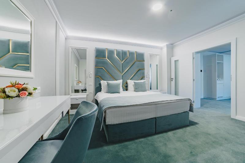 Deluxe Suite image 4