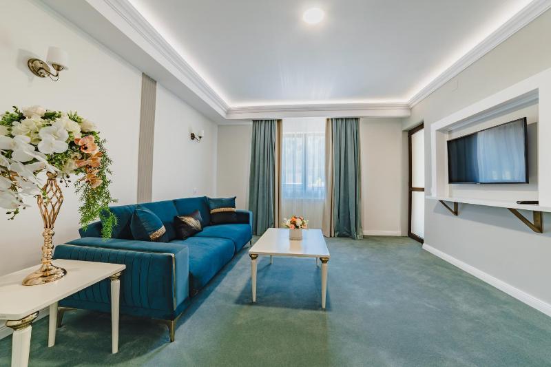 Deluxe Suite image 1