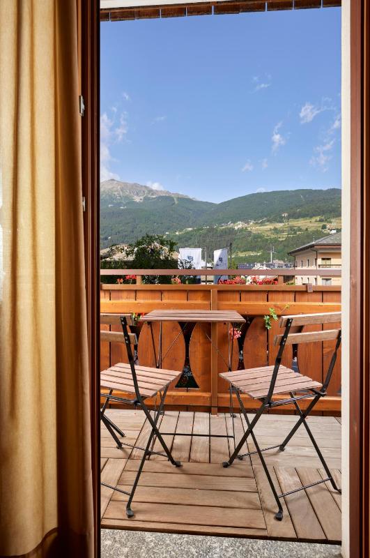 Standard Double or Twin Room with Balcony image 3