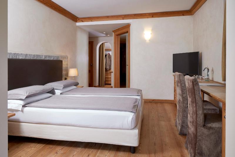 Superior Double Room image 4