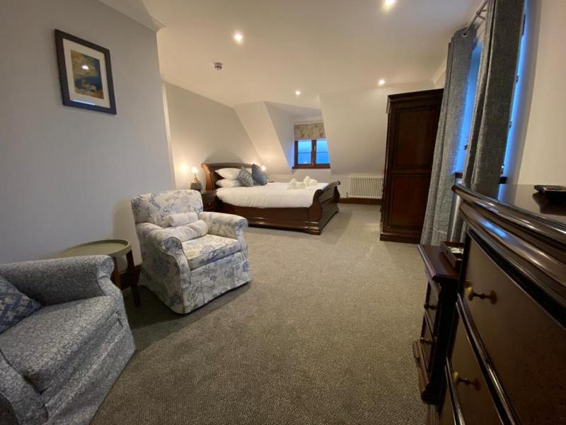 Suite with Lake View image 1