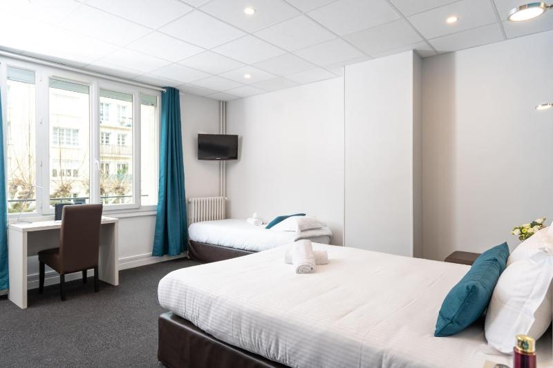 Triple Room with Shower image 2
