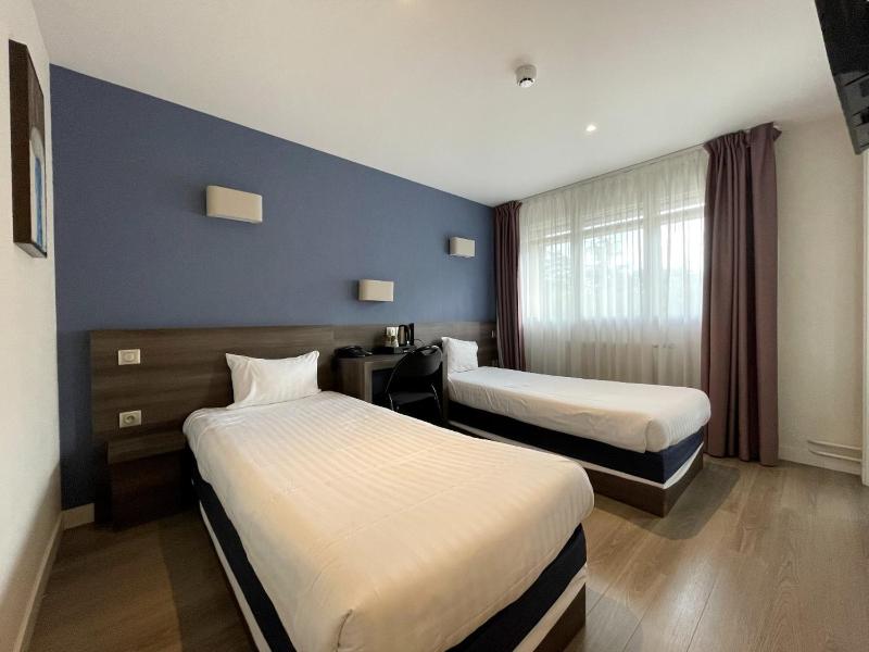 Twin Room image 1