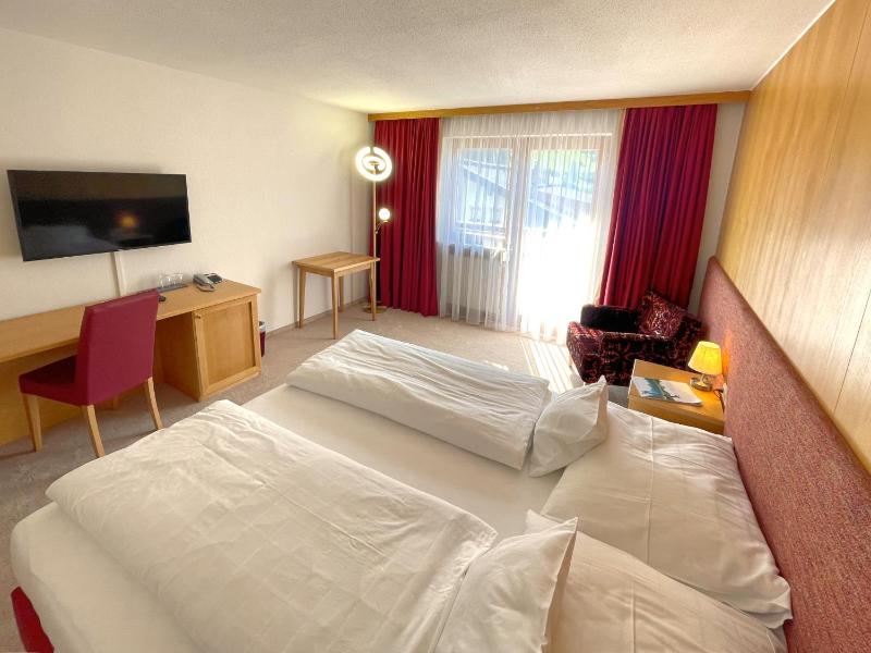 Double or Twin Room image 3
