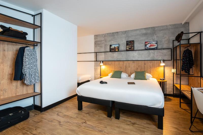Standard Room with One Double Bed and One Sofa Bed for One Person image 1