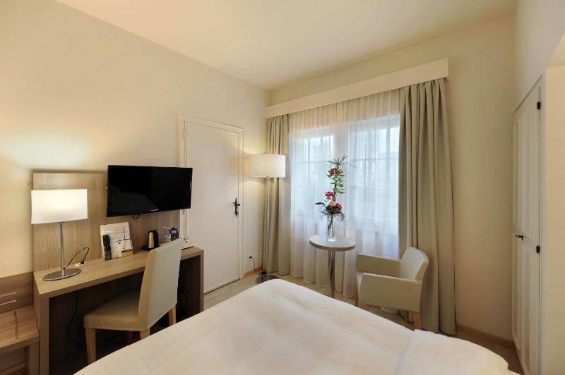 Economy Double Room image 1