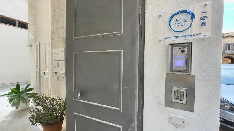 La Corte dei Colombi - GUEST HOUSE - image 2