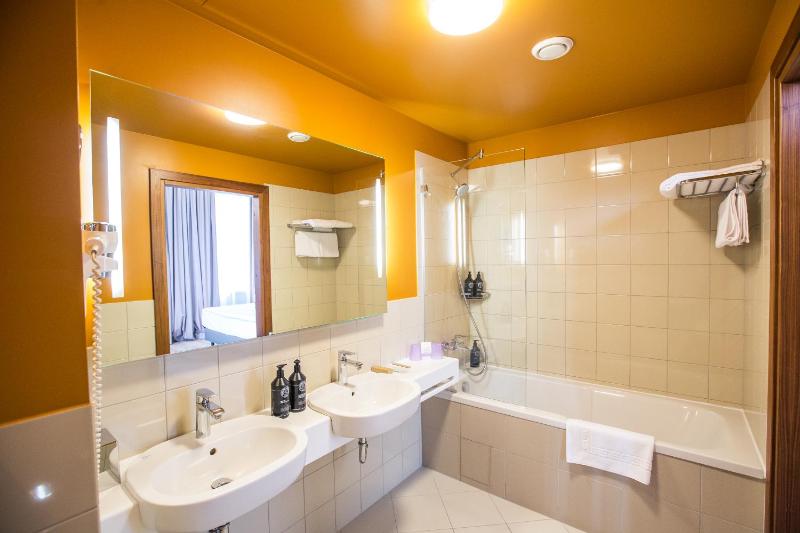 Deluxe Double Room - City Side image 3
