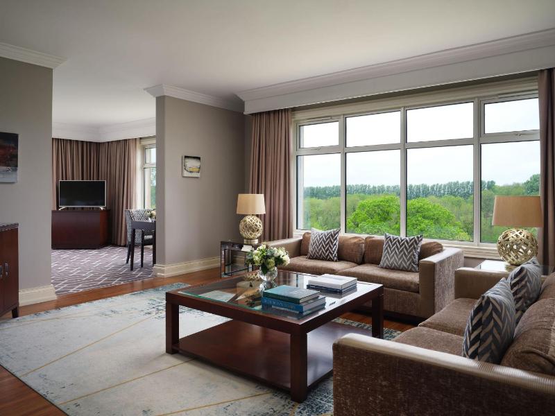 Luxury Suite image 3