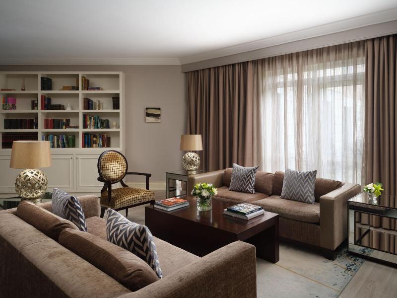 Luxury Suite image 4
