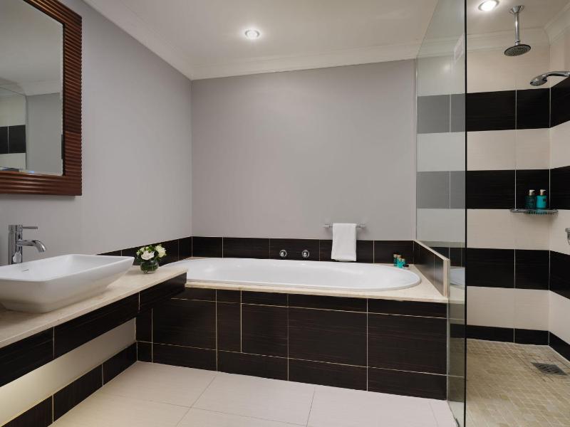 Luxury Suite image 2