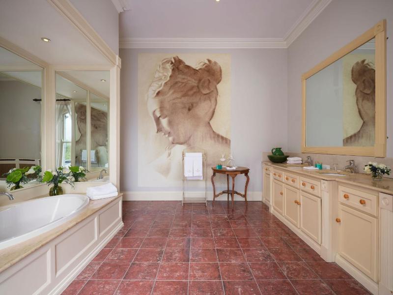 Manor House Rooms image 2