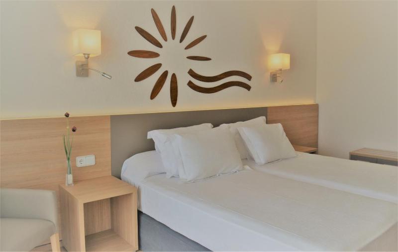 Double or Twin Room with Extra Bed image 4