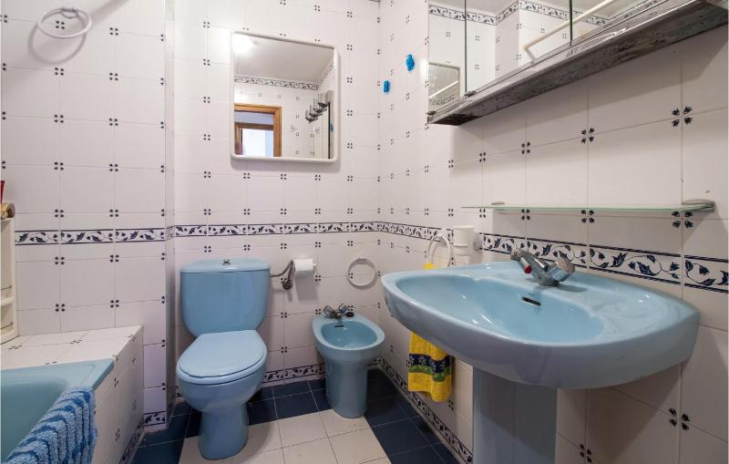 3 Bedroom Beautiful Home In Santa Pola - image 3