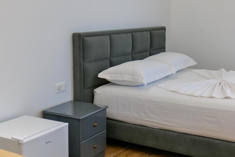Deluxe Double Room with Balcony and Sea View image 3