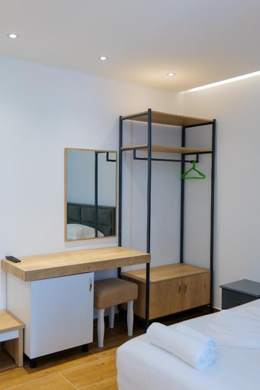 Deluxe Double Room with Balcony and Sea View image 4