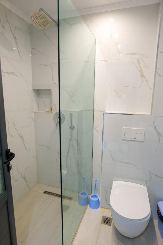 Twin Room with Garden View image 4