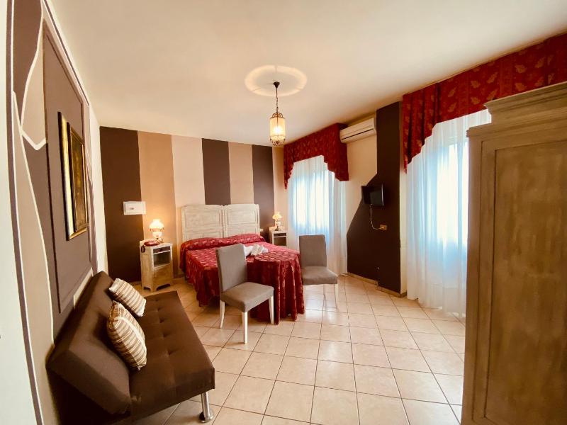 Standard Family Room image 2