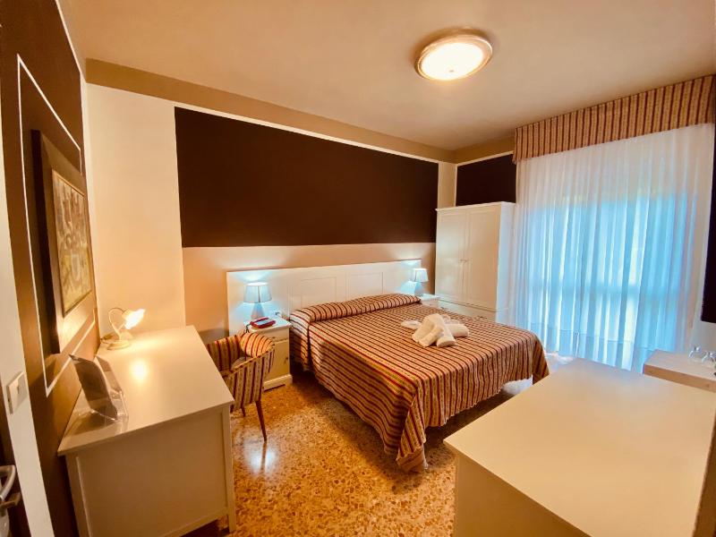 Double Room image 1