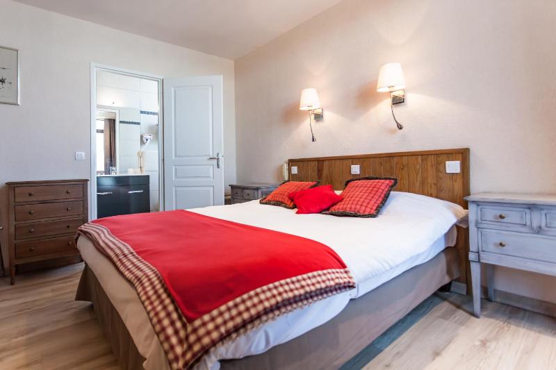 Double Room with Lake View image 2