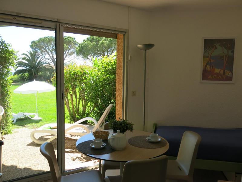 One-Bedroom Apartment with Park View image 3