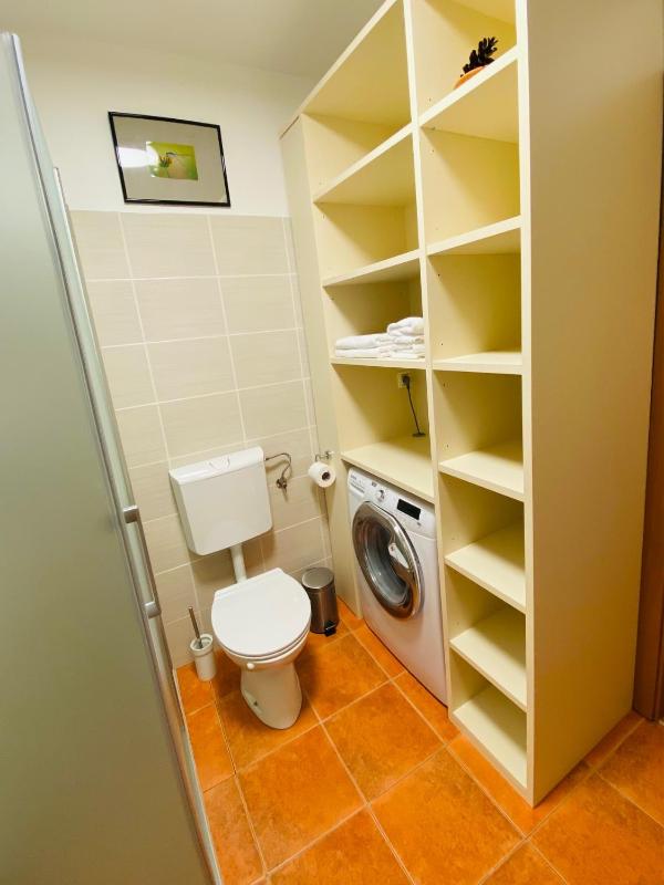 Studio Apartment with Sofa Bed image 4