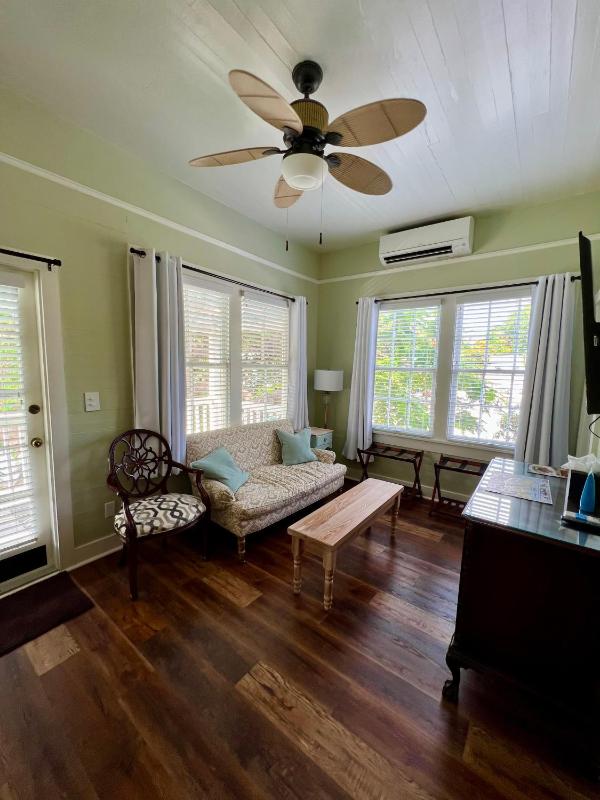The Porch on Frances Inn - Adults Exclusive - image 4