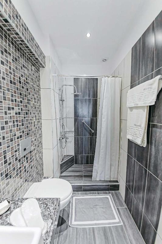 Superior Double Room with Side Sea View image 2
