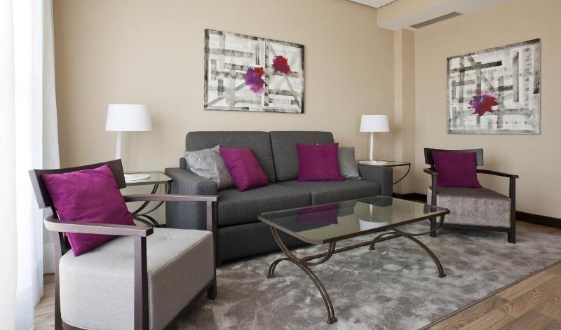 Family Room (2 Adults + 2 Children) image 3