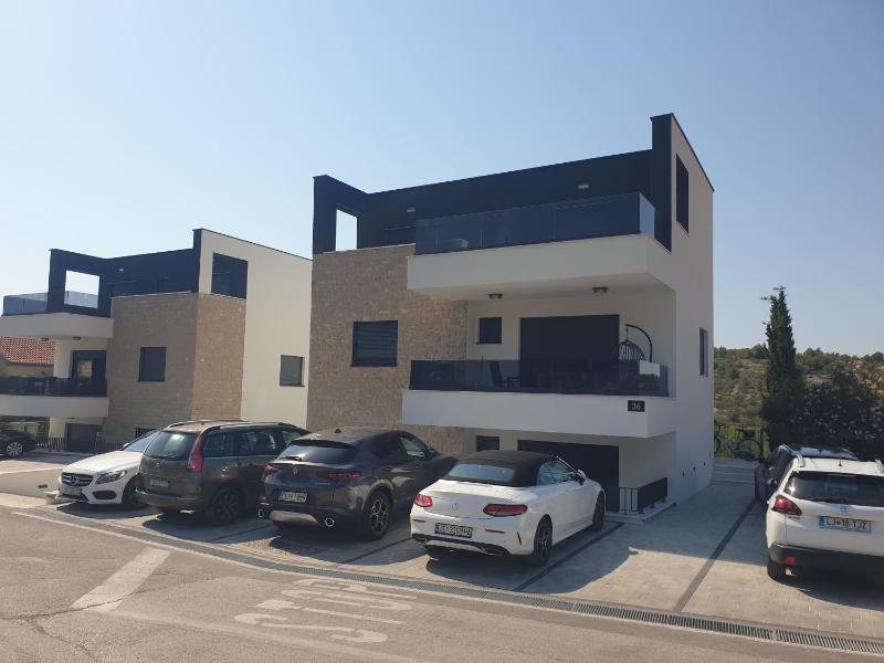 Apartman Retro with heated pool and gym for 8 - image 17