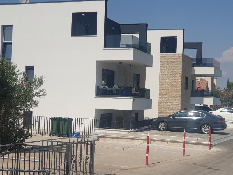 Apartman Retro with heated pool and gym for 8 - image 26
