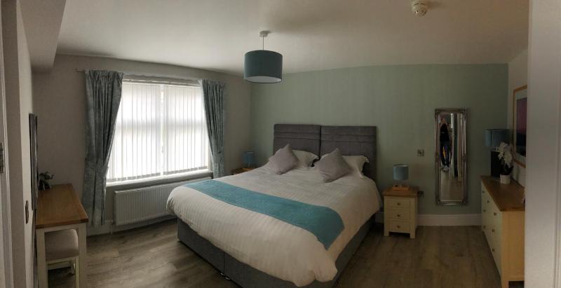 One-Bedroom Apartment image 2