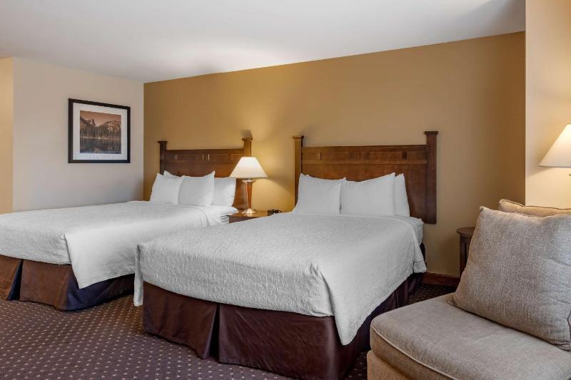 Queen Suite with Two Queen Beds image 1