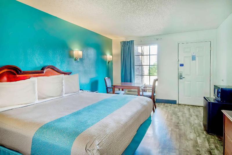 Deluxe Room - Non-Smoking image 1