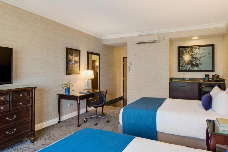 Queen Studio Suite image 3