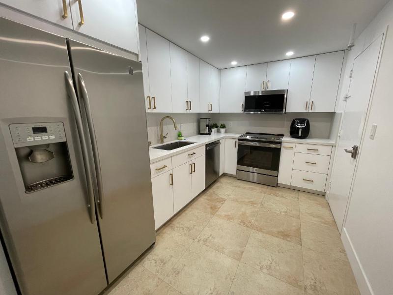 Sweeping Ocean Views of Hollywood Beach - Unit 14F - image 12