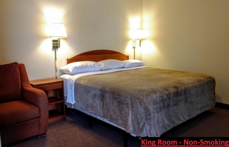 King Room - Non-Smoking image 2