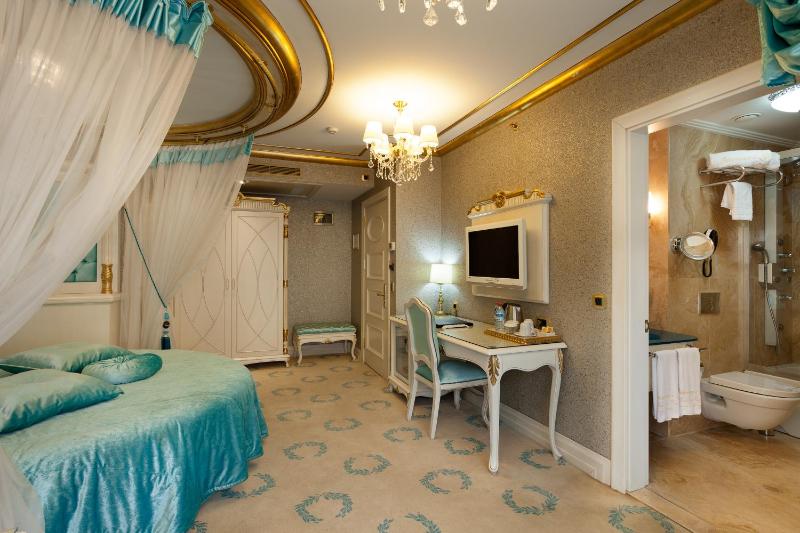 Deluxe Room image 4