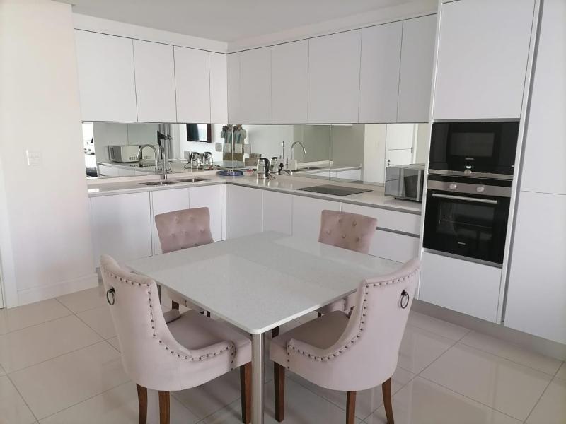 Houghton Suites - image 5