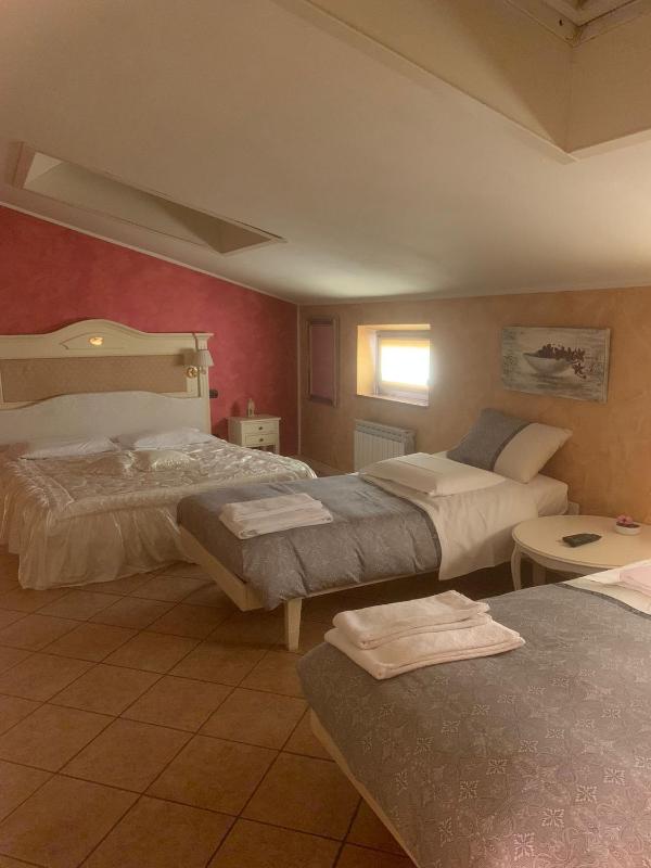 Quadruple Room image 1