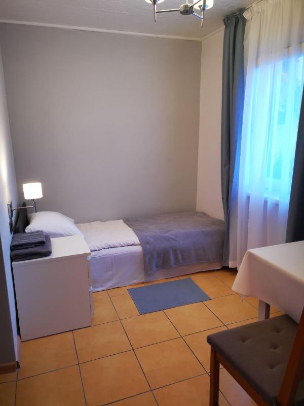 Small Single Room image 4